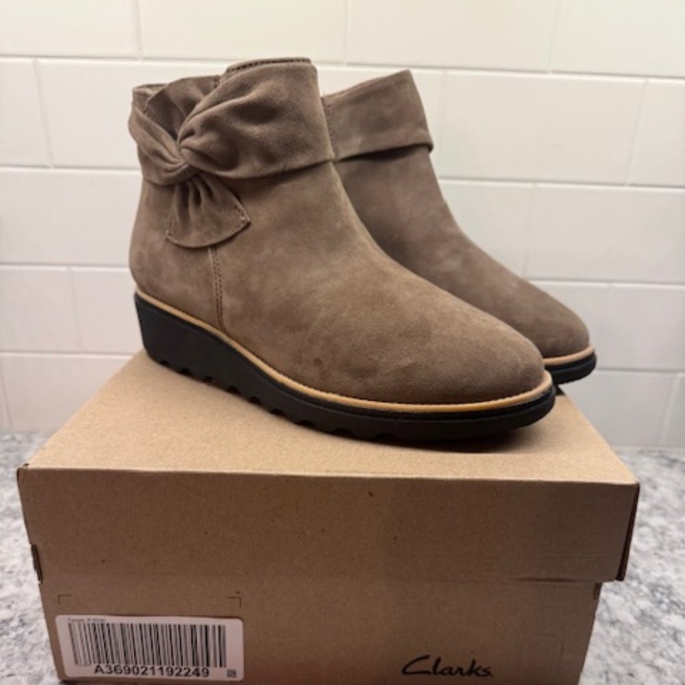 Clarks Collection Suede Ankle Boots with Bow -Sharon Salon Taupe/Olive 8 Wide